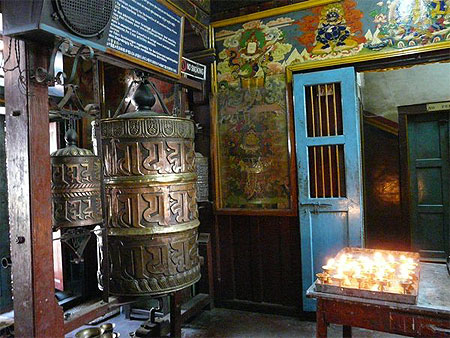 Int�rieur du Temple Hiranya Varna Mahavihar 