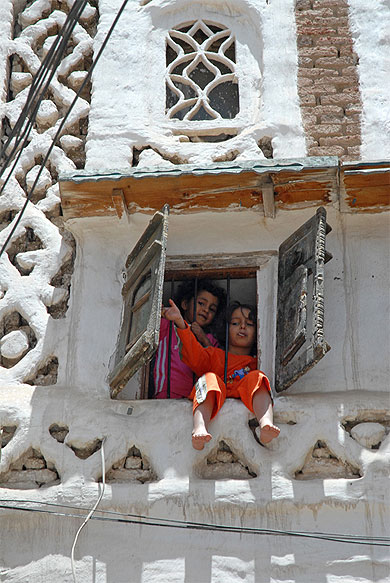 Enfants � la fen�tre