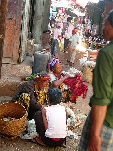 Rue du march� de Pindaya
