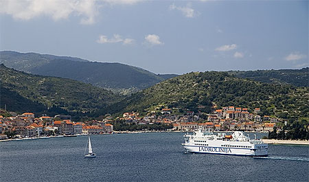 Arriv�e du ferry � Vis