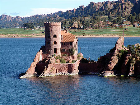 Ch�teau sur les bords du Titicaca