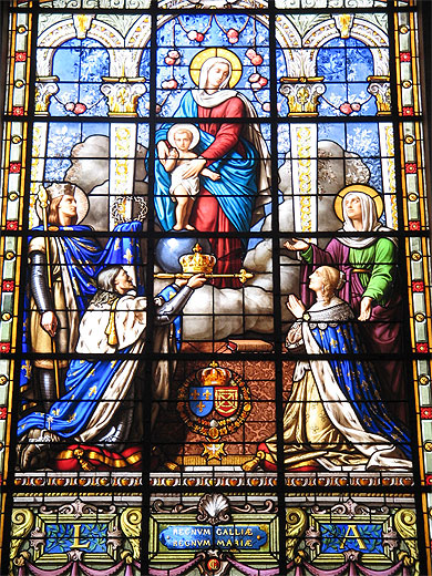 Vitraux dans une eglise � Blois