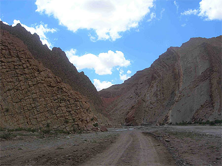 Piste dans l'oued Tourbist