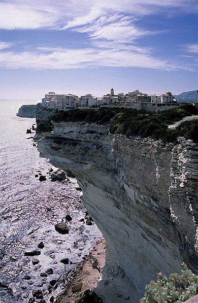 Perch�e sur la mer