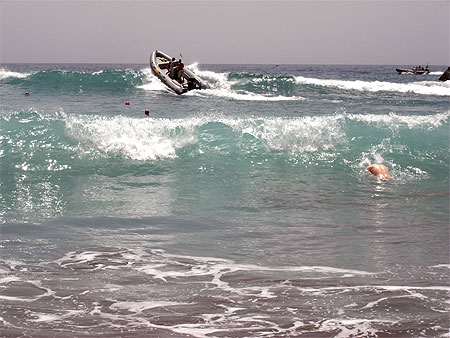 Bravant les vagues !