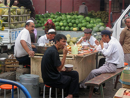Sur le march� de Kashgar