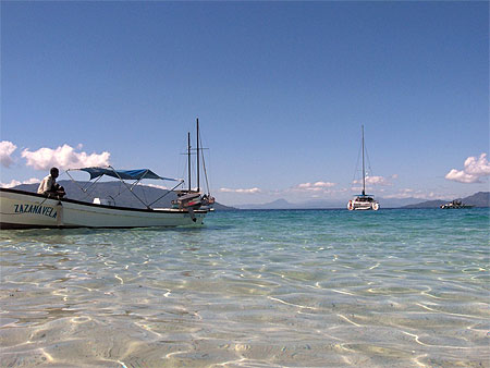 Bateaux sur la plage de Tanikely