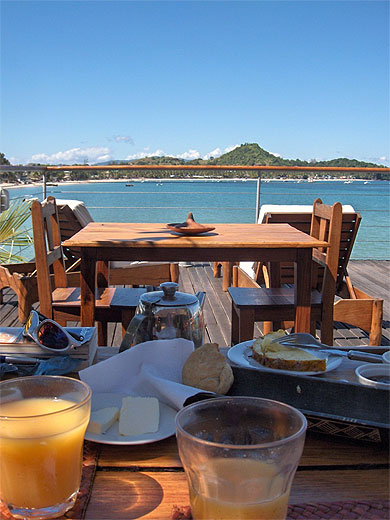 Petit dej � l'Heure Bleue sur Nosy Be...