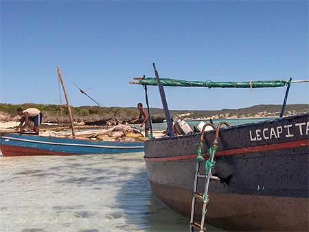 Bateaux de p�che sur la mer d'�meraude