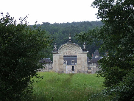 Portail d'entr�e de la Chartreuse du Liget
