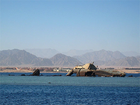 Bateau �chou� sur Tiran Reef  (Red Sea)
