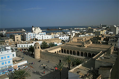 La Mosqu�e- le port, vue de la tour du Ribat