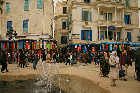 Entr�e du Souk � Tunis
