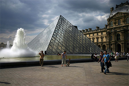 Le louvre et ses fontaines