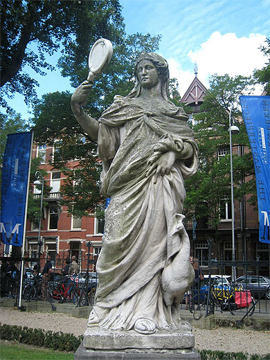 Statue au Rijksmuseum