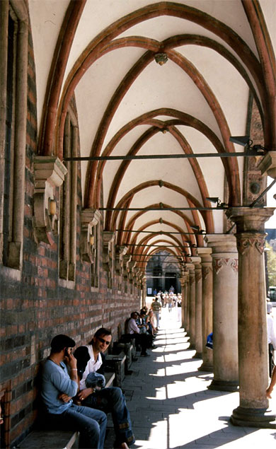 Les arcades de l'h�tel de ville