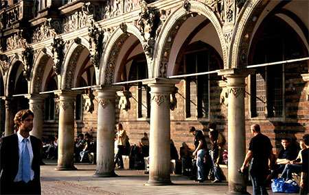 Les arcades de l'h�tel de ville