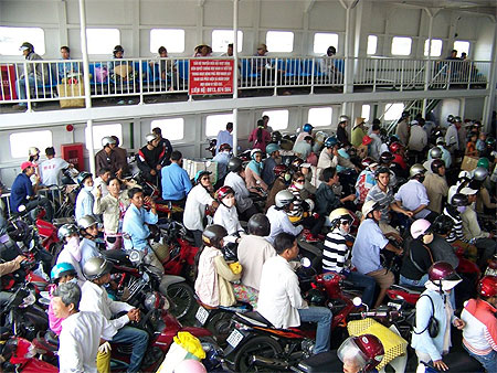 Passage en ferry sur le M�kong