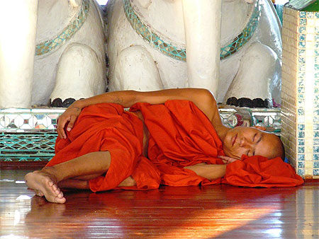 Sieste � la pagode de Shwedagon 