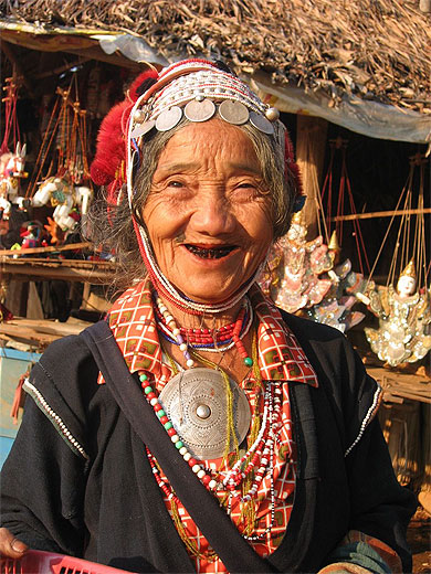 Femme AKHA