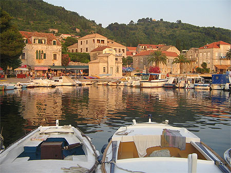 Vue sur le petit port de Lopud