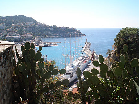 Paquebot dans le port de Nice