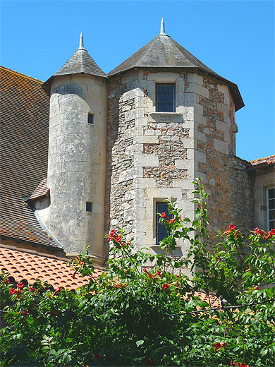 Tour � Nouaill�-Maupertuis