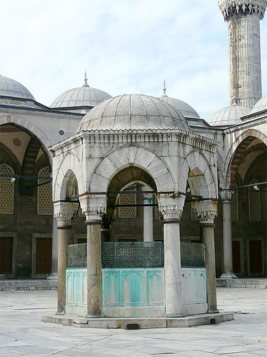 Cour de la Mosqu�e Bleue