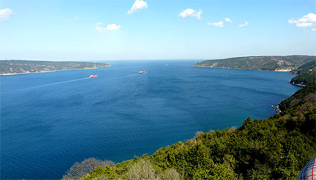 Bateaux se dirigeant vers la mer noire