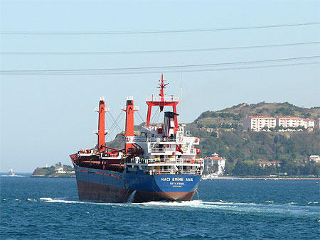 Bateau se dirigeant vers la mer noire
