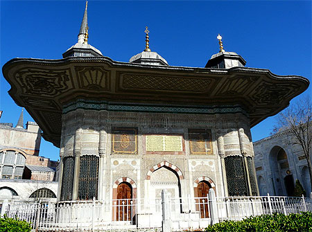 Fontaine devant le Palais de Topkapi