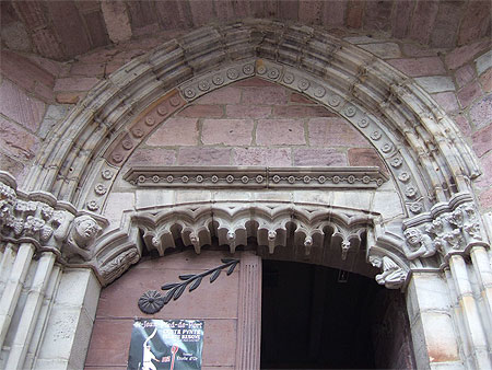 Portail de l'�glise Notre Dame du bout du pont � Saint-Jean-pied-de-Port