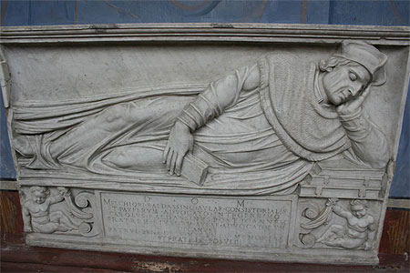 Dans la chapelle