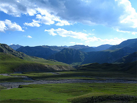 Vue somptueuse depuis le col de pouliac 2504 metres en direction sud ouest vallon salso moreno