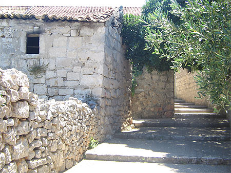 Ruelle du bourg de Lumbarda