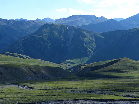 Vue somptueuse depuis le col de pouliac 2504 metres en direction sud ouest vallon salso moreno