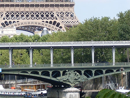 Pont de Bir Hakeim vu depuis l'�le aux cygnes