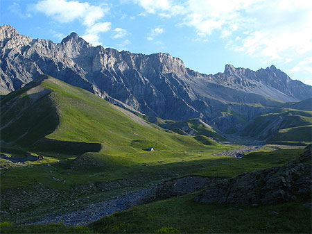 Vue somptueuse depuis le pas de la croix blanche et du vallon salso moreno 