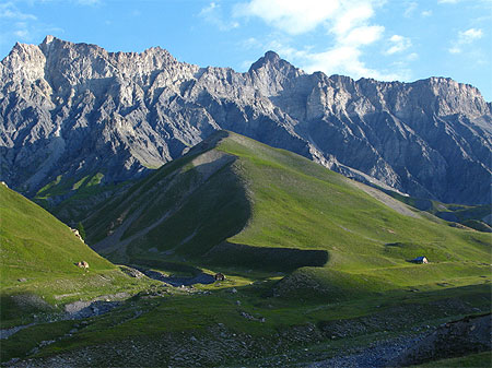 Vue somptueuse depuis le pas de la croix blanche et du vallon salso moreno 