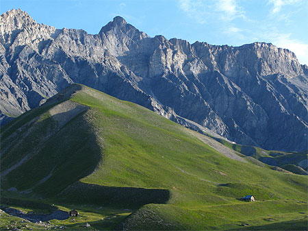 Vue somptueuse depuis le pas de la croix blanche et du vallon salso moreno 