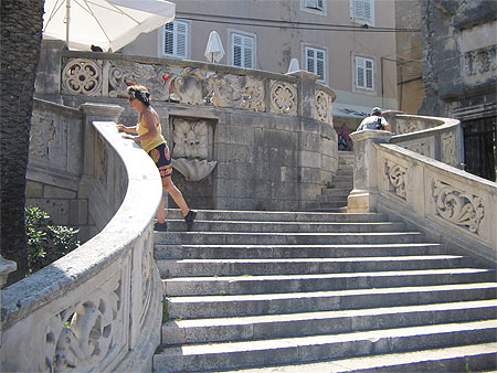 Escalier sur les remparts de la ville