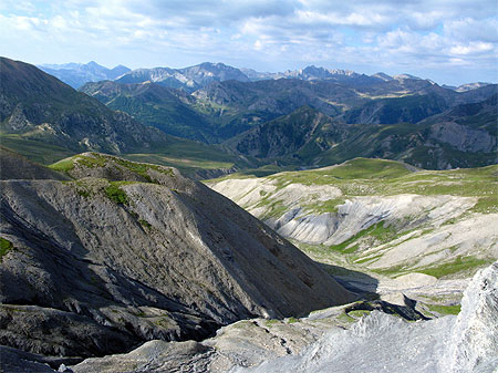Vue somptueuse depuis le col de pouliac 2504 metres en direction sud ouest vallon salso moreno