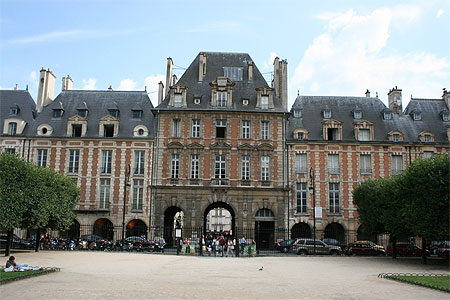 Entr�e de la place des Vosges