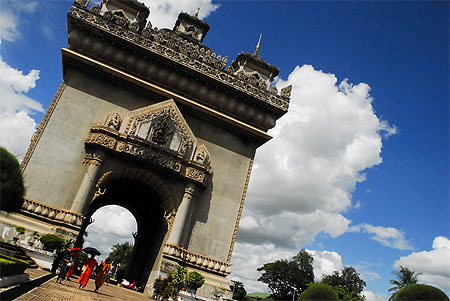 Arc de tiomphe � Vientiane