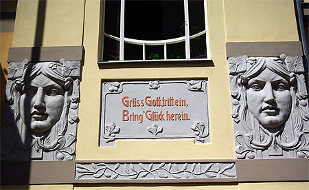 Inscription sur un immeuble