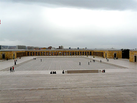 Grande Place du Mausol�e d'Ataturk