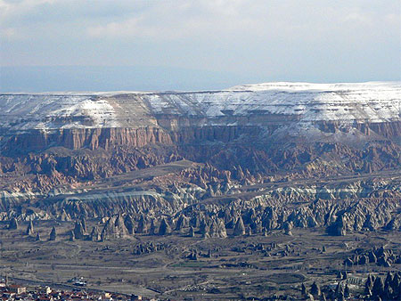 Vue de la Vall�e Rose depuis le chateau d'Uchisar