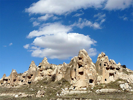 Vestiges d'habitations troglodytes