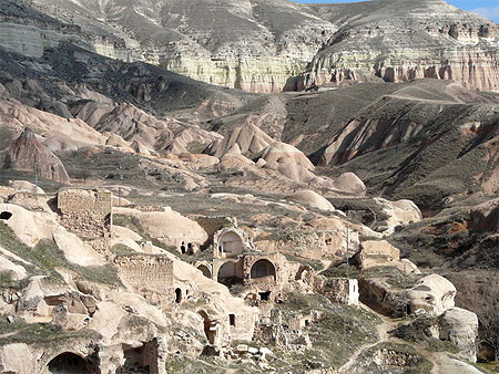 Ruines et Collines de Cavusin