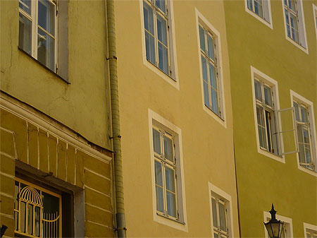 Les fa�ades color�es de la ville m�di�vale